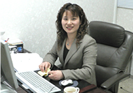 代表取締役　岡崎　亜希子